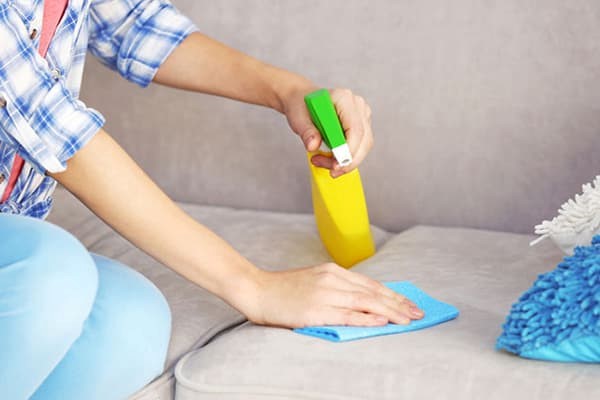 استفاده از یک تمیزکننده برای شتسشو مبل در خانه